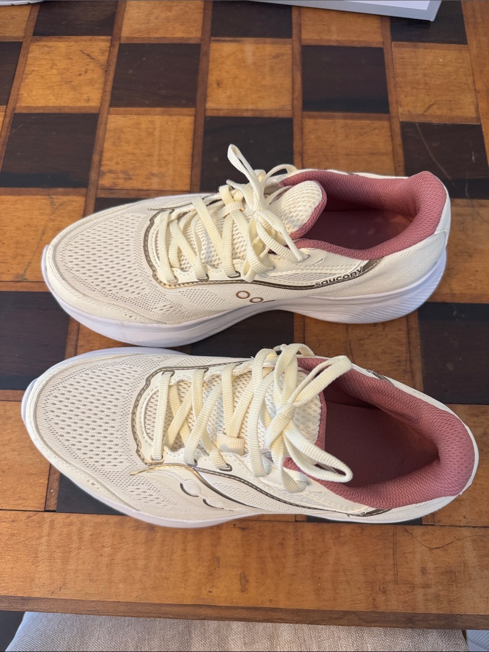 TITLE:

Saucony Cohesion 18 Women’s Running Sneakers Cream Pink Size 8